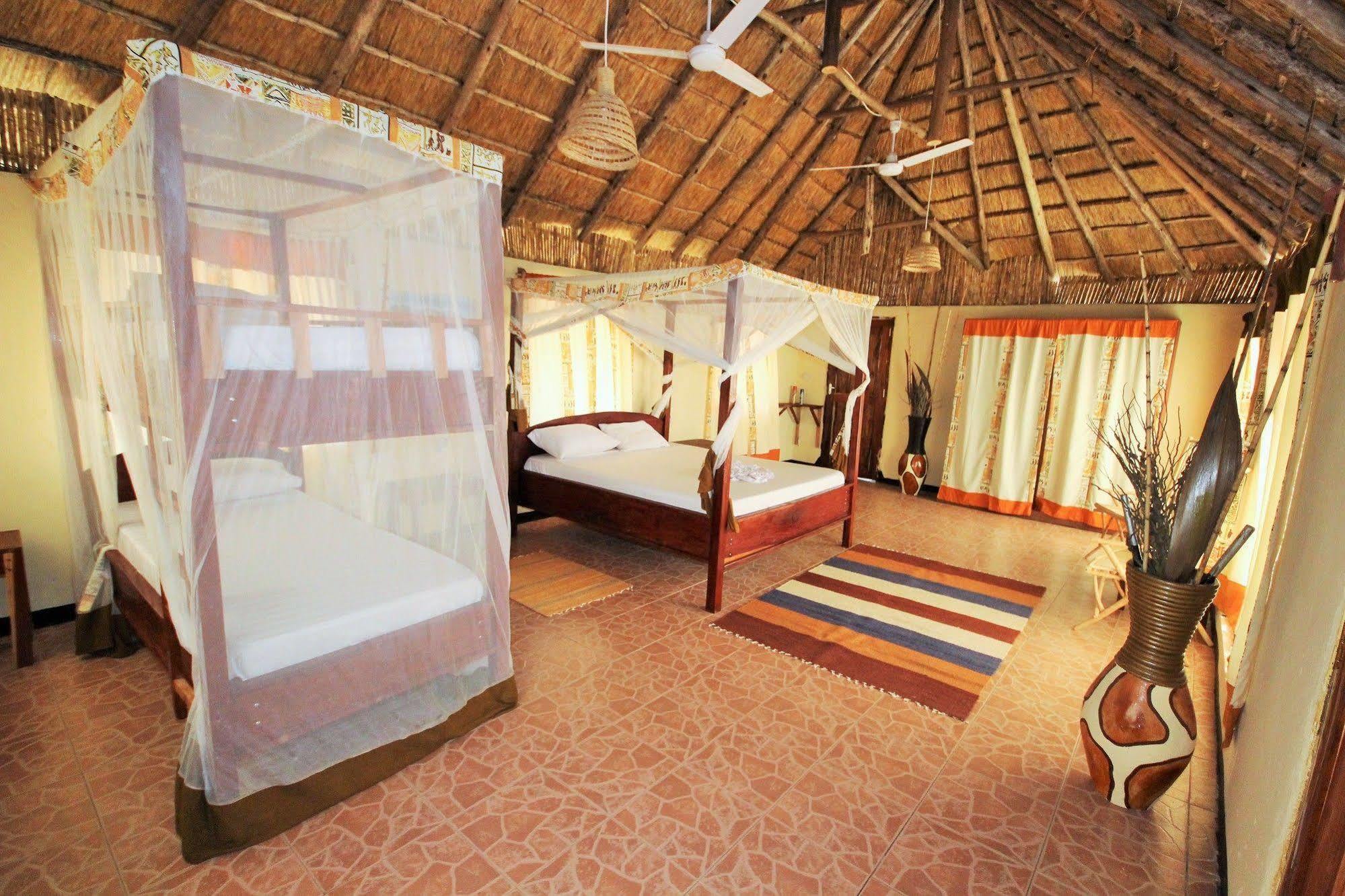 Africa Safari Camp Hotel Mloka Bagian luar foto